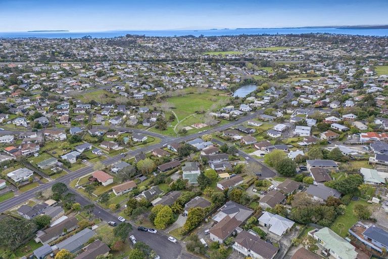 Photo of property in 14 Theban Place, Totara Vale, Auckland, 0629