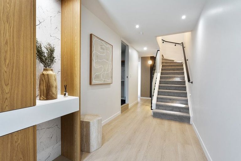 Photo of property in 69b Chivalry Road, Glenfield, Auckland, 0629