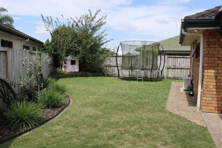 Photo of property in 17 Cranmer Close, Rototuna North, Hamilton, 3210