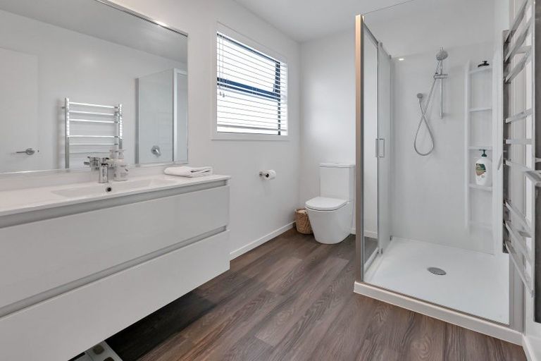 Photo of property in 11 Olney Court, One Tree Point, 0118