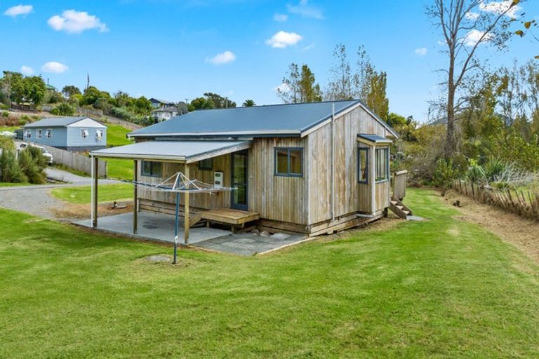 Photo of property in 30a Settlement Road, Kaiwaka, 0573