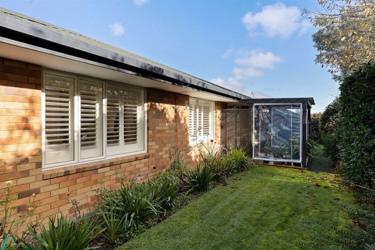 Photo of property in 9 Castle Way, Beckenham, Christchurch, 8023