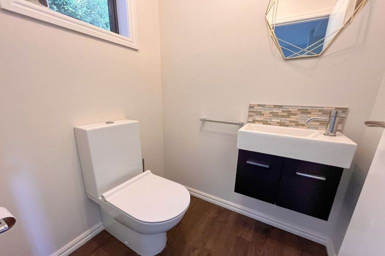 Photo of property in 5 Luxton Place, Mount Pleasant, Christchurch, 8081