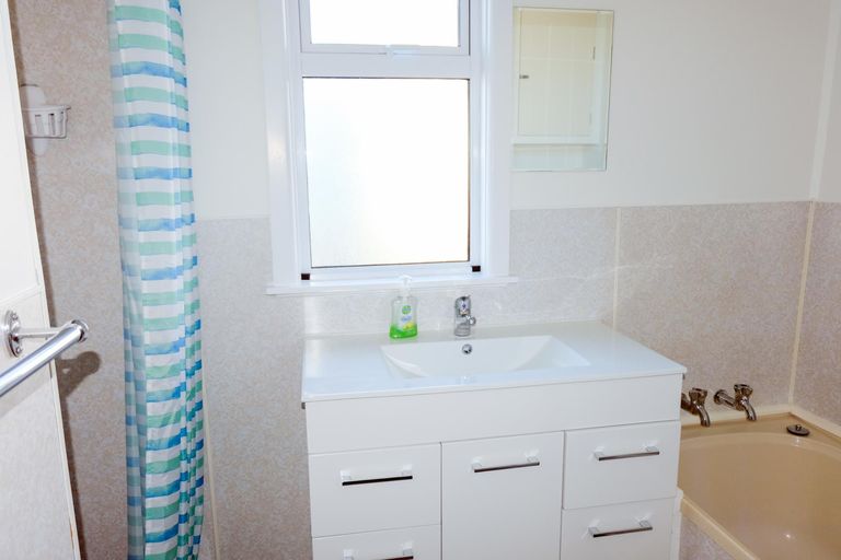 Photo of property in 27 Clyde Street, Oamaru North, Oamaru, 9400