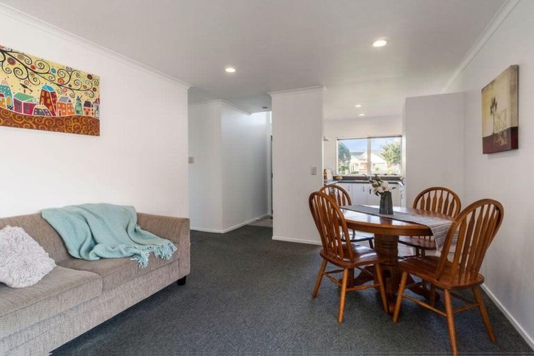 Photo of property in 1/16 Vinograd Drive, Te Atatu Peninsula, Auckland, 0610