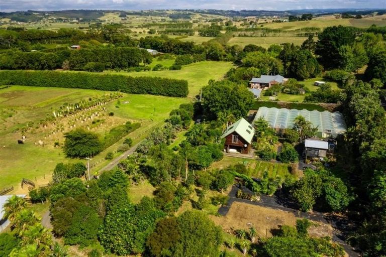 Photo of property in 166a Rimmer Road, Helensville, 0875