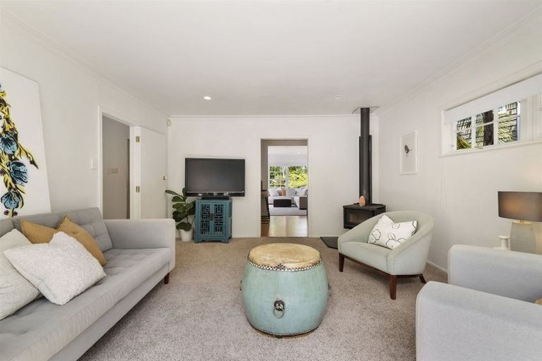 Photo of property in 16 Anakiwa Place, Milford, Auckland, 0620