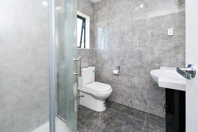 Photo of property in 5d Clendon Place, Manurewa, Auckland, 2102