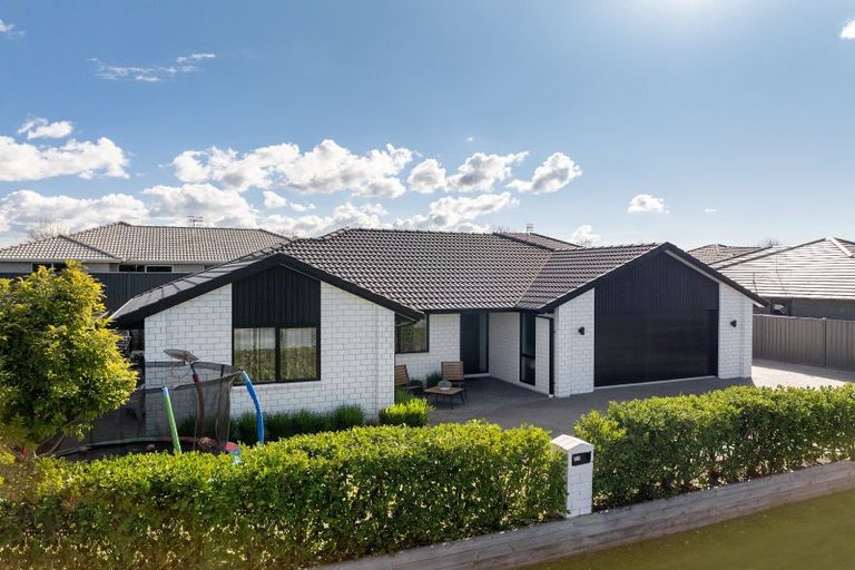 Photo of property in 14 Raynor Crescent, Pyes Pa, Tauranga, 3112