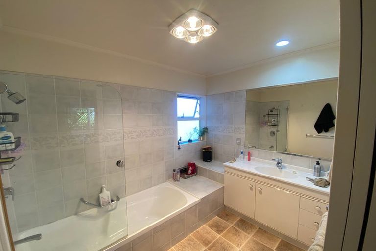 Photo of property in 18a Gills Avenue, Papakura, 2110