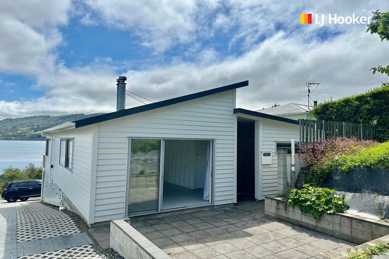Photo of property in 6 Bewley Avenue, Macandrew Bay, Dunedin, 9014