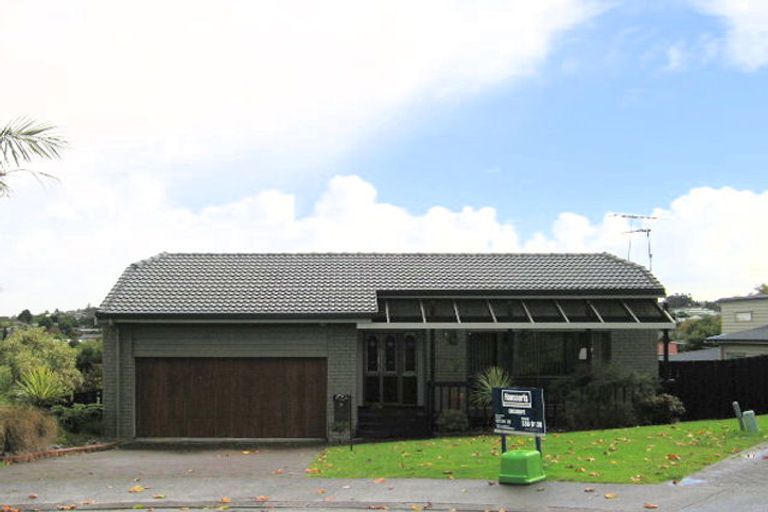 Photo of property in 6 Diosma Place, Botany Downs, Auckland, 2010