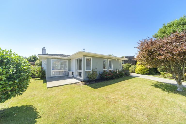 Photo of property in 77 Wikiriwhi Crescent, Awapuni, Palmerston North, 4412