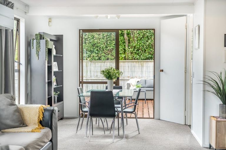 Photo of property in 1 Garth Lane, Maoribank, Upper Hutt, 5018