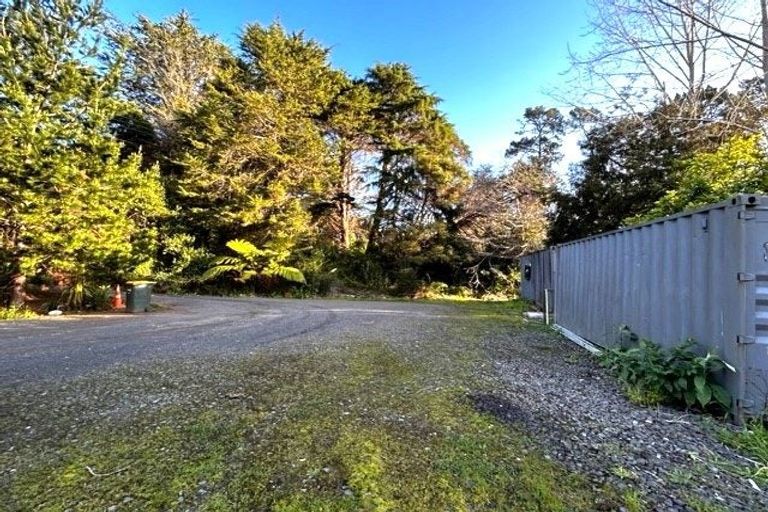 Photo of property in 144 Candia Road, Henderson Valley, Auckland, 0614
