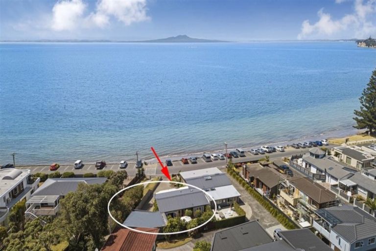 Photo of property in 2/31 Manly Esplanade, Browns Bay, Auckland, 0630