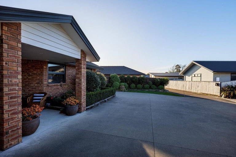 Photo of property in 18 Medallion Court, Kelvin Grove, Palmerston North, 4414