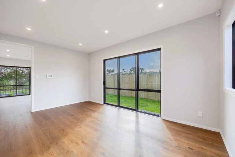 Photo of property in 15 Mcindoe Road, Kumeu, 0810