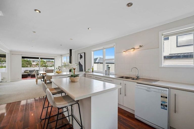 Photo of property in 1/52 Beulah Avenue, Rothesay Bay, Auckland, 0630