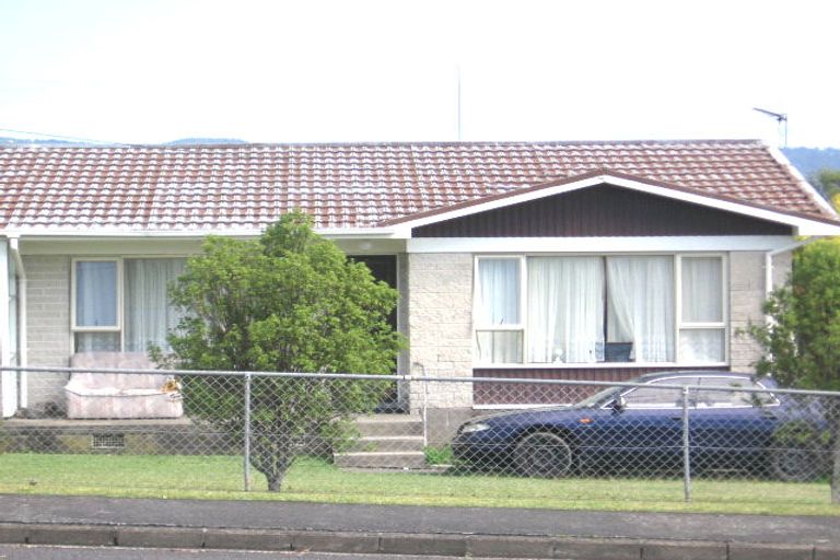 Photo of property in 2/22 Norcross Avenue, Henderson, Auckland, 0612