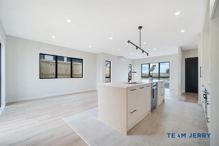 Photo of property in 101 Mutetai Road, Clarks Beach, 2122