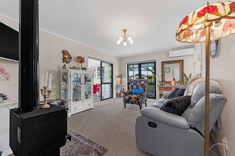 Photo of property in 9 Le Havre Place, Takanini, 2112