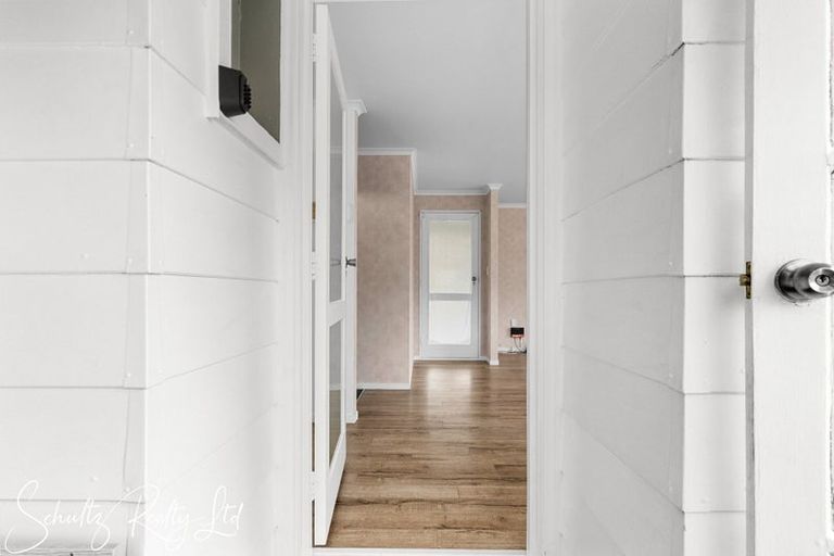 Photo of property in 9 Whaka Street, Maungaturoto, 0520