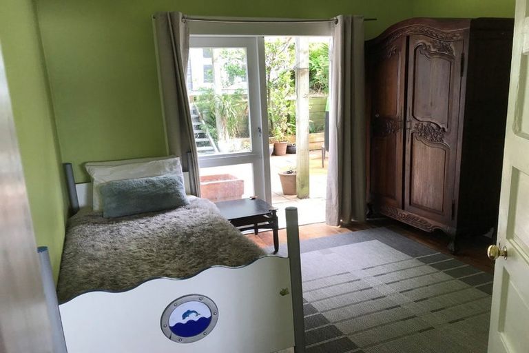 Photo of property in 217 Marine Parade, Seatoun, Wellington, 6022