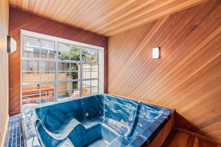 Photo of property in 100 The Esplanade, Raumati South, Paraparaumu, 5032