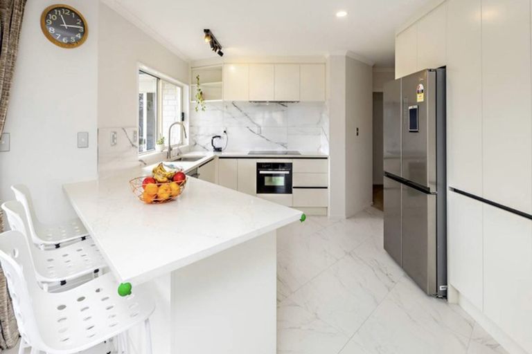 Photo of property in 2 Robina Court, Burswood, Auckland, 2013