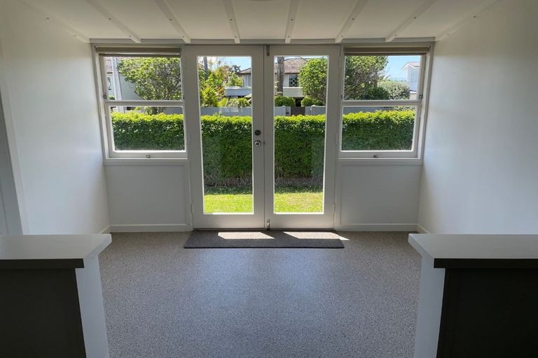 Photo of property in 1/18 Ocean View Road, Milford, Auckland, 0620