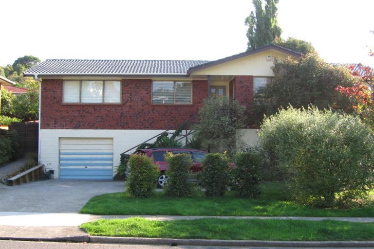 Photo of property in 11 Sandiacre Way, Browns Bay, Auckland, 0630