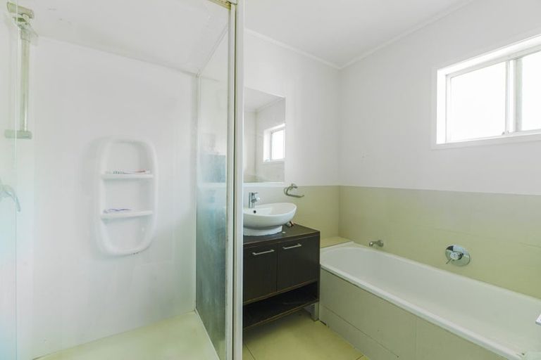 Photo of property in 2 April Place, Red Hill, Papakura, 2110