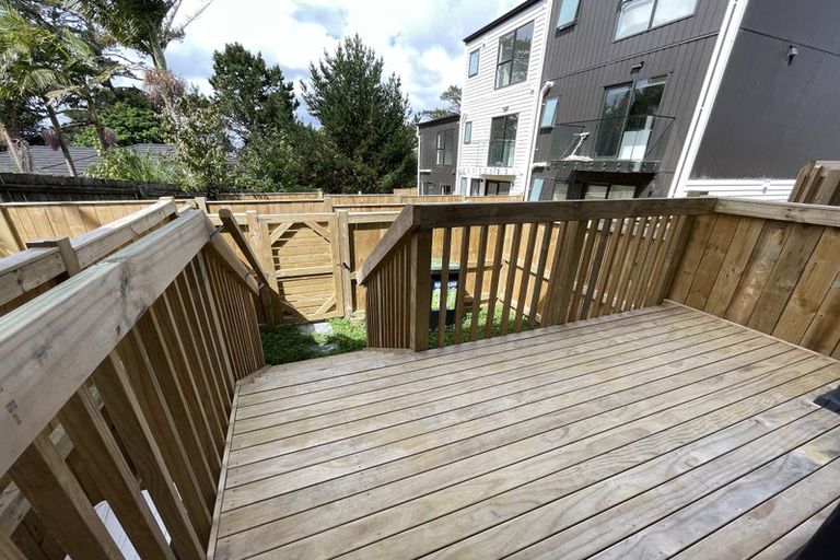 Photo of property in 2/105 Hobsonville Road, West Harbour, Auckland, 0618