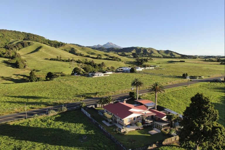 Photo of property in 1606 South Road, Tataraimaka, New Plymouth, 4374