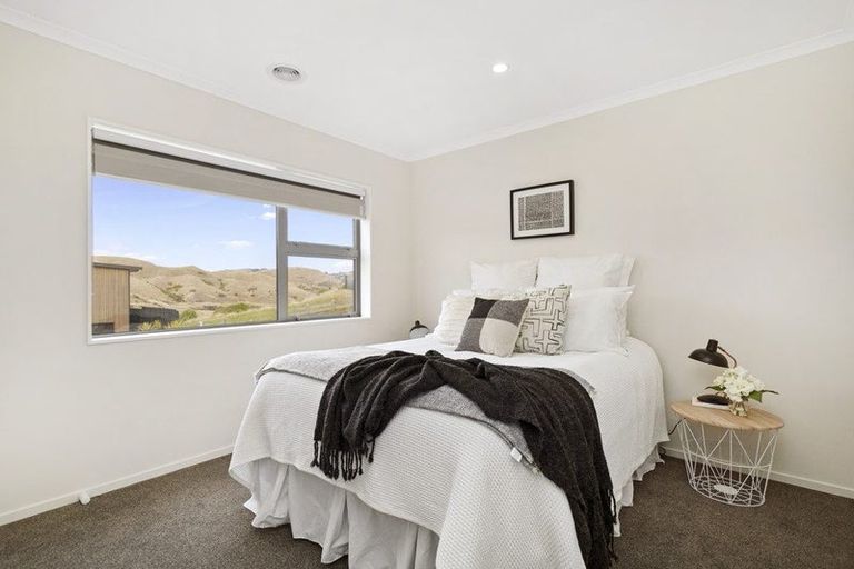 Photo of property in 127 Amesbury Drive, Churton Park, Wellington, 6037