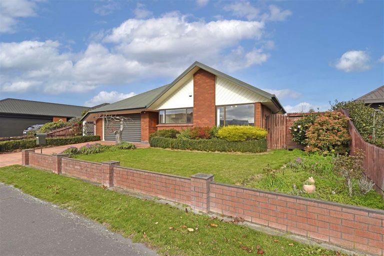 Photo of property in 22 Inglewood Place, Avonhead, Christchurch, 8042