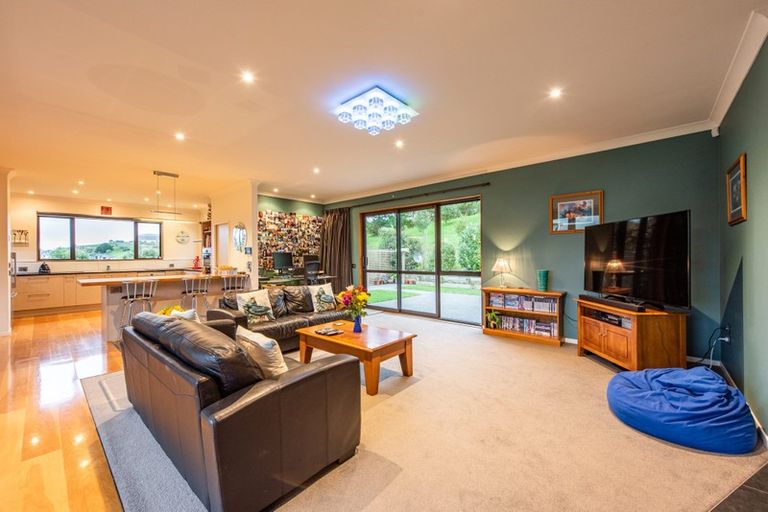 Photo of property in 104 Bing Lucas Drive, Tawa, Wellington, 5028