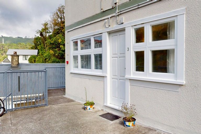 Photo of property in Parkland Flats, 3/51 Adams Terrace, Kelburn, Wellington, 6021