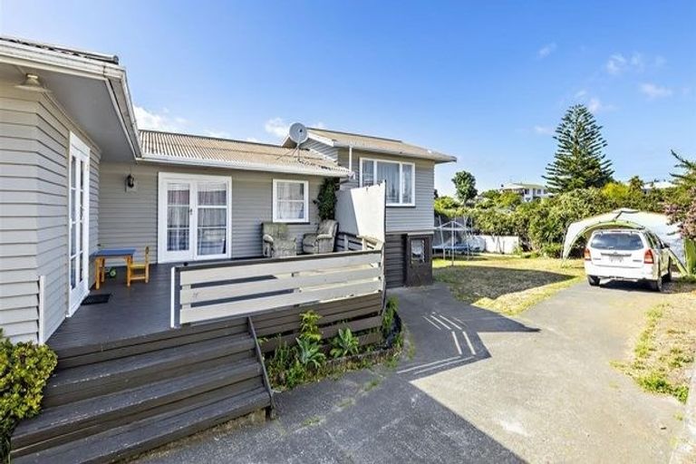 Photo of property in 51 Beaumonts Way, Manurewa, Auckland, 2102