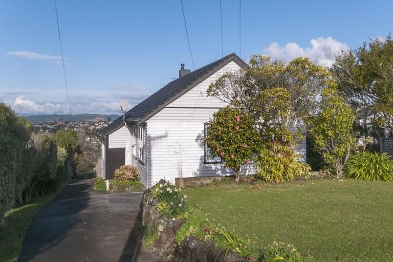 Photo of property in 55 Mellons Bay Road, Mellons Bay, Auckland, 2014