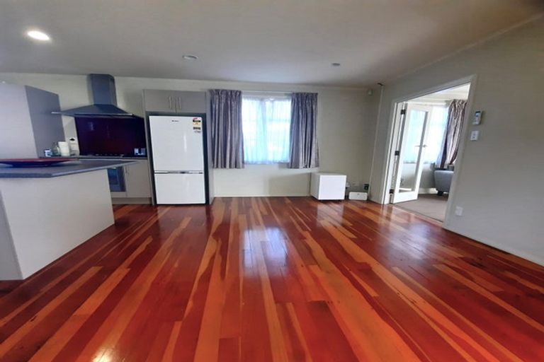 Photo of property in 50 Sutton Crescent, Papakura, 2110