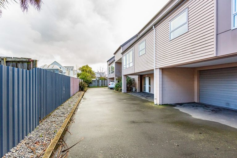 Photo of property in 8c Broadbent Street, Riccarton, Christchurch, 8041
