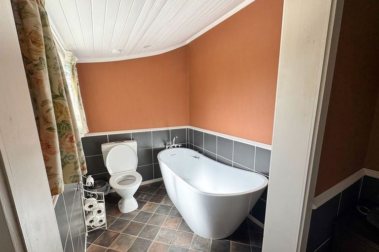 Photo of property in 301 Kaitangata Highway, Stirling, 9231