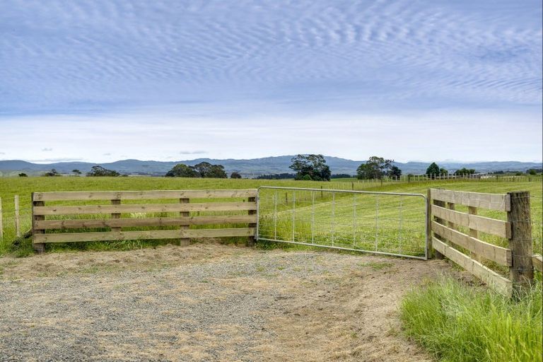 Photo of property in 812 Whakapirau Road, Whakapirau, Maungaturoto, 0583