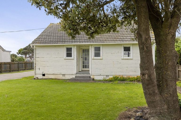 Photo of property in 12 Egmont Street, Patea, 4520