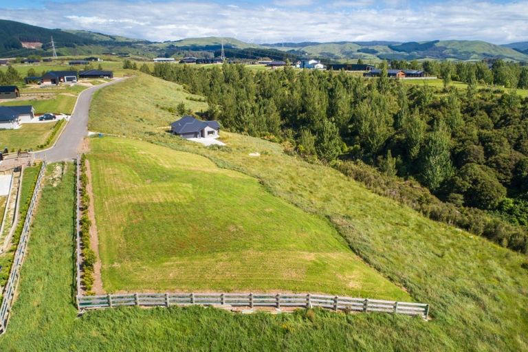 Photo of property in 15 Chatfield Lane, Aokautere, Palmerston North, 4471