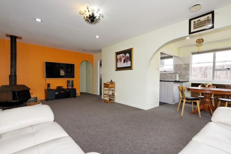 Photo of property in 28 Matama Road, Glen Eden, Auckland, 0602