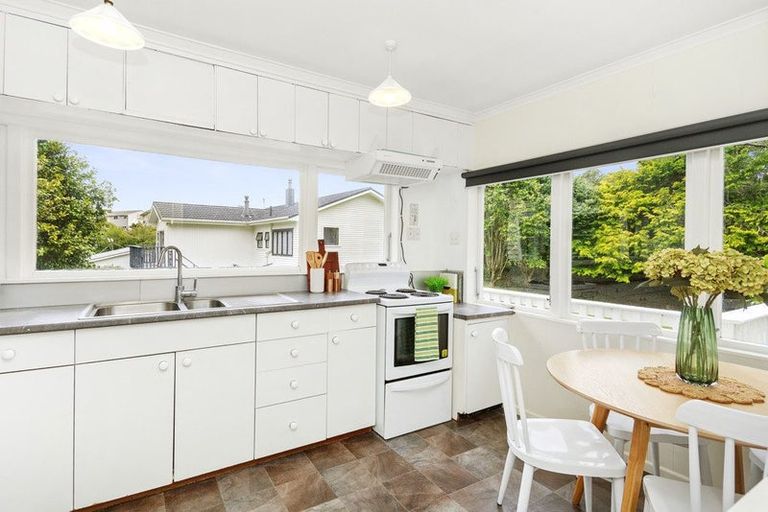 Photo of property in 13 Bell Street, Tawa, Wellington, 5028