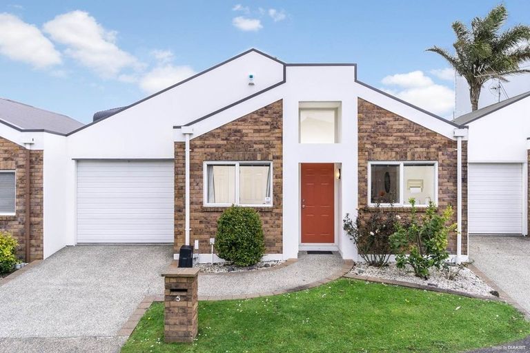 Photo of property in 5/16 Vinograd Drive, Te Atatu Peninsula, Auckland, 0610